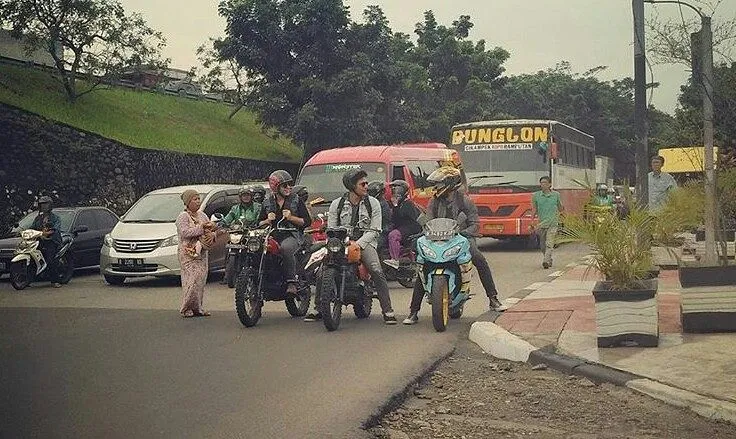 Kejutan disiapkan oleh sutradara Anak Langit setelah Ammar Zoni tertangkap karena kasus narkoba. 姆nstagram.com/sinemartproduction