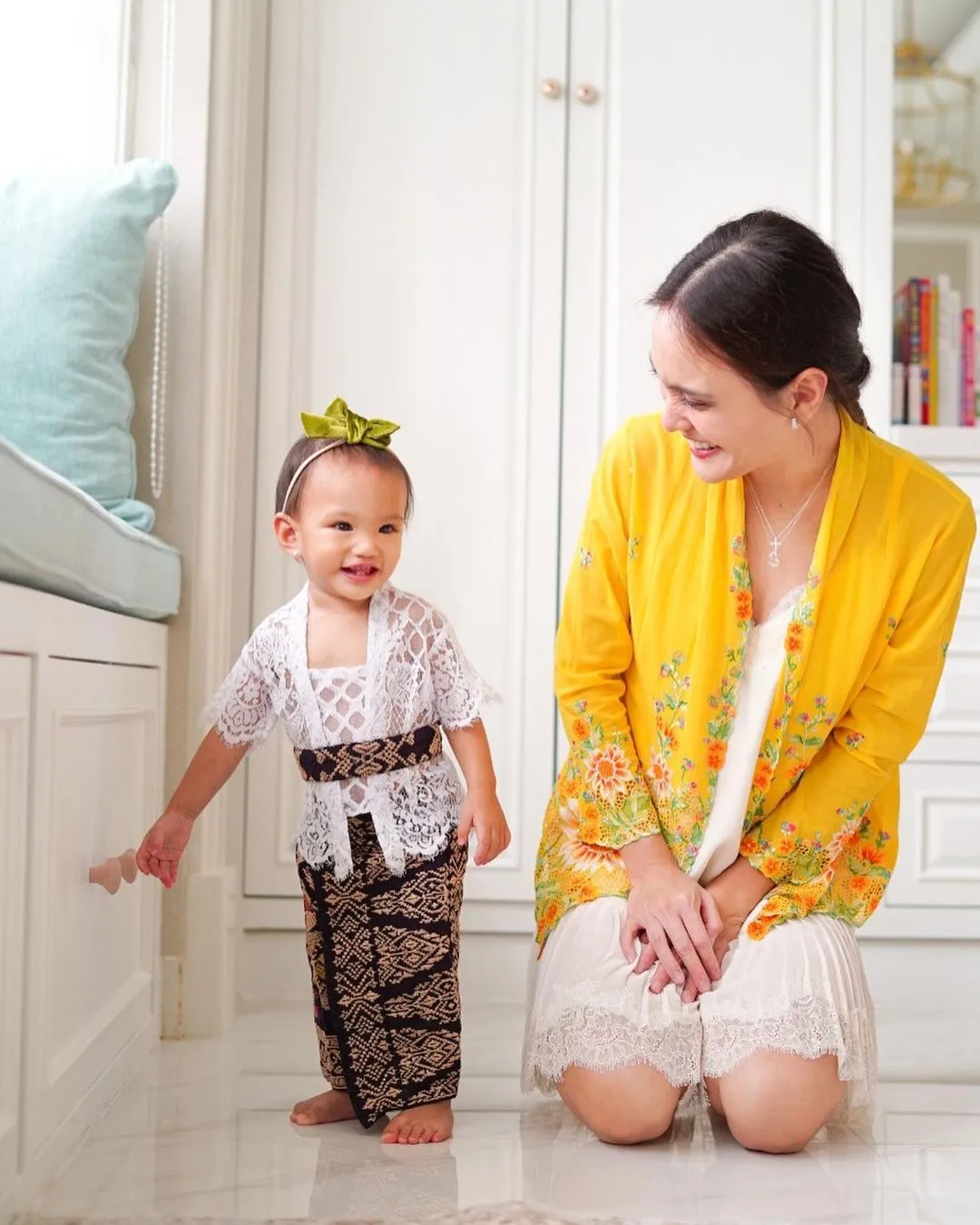 Shandy Aulia dan Anaknya Pakai Kebaya (Credit: Instagram/shandyaulia)