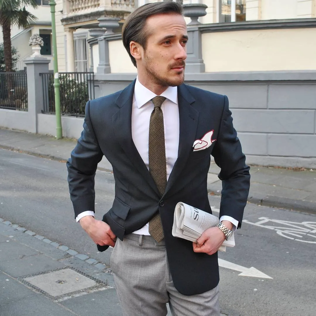 Gaya klasik Joe mirip dengan Ryan Gosling © Instagram.com/joe_laschet
