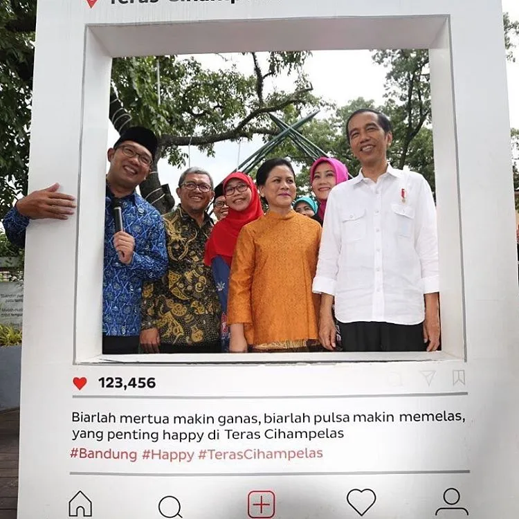 Kehadiran Jokowi di Bandung disambut Kang Emil © Instagram/ridwankamil