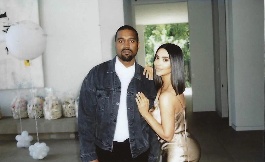Kim Kardashian diduga mengedit foto ini sebelum mempostingnya © Instagram.com/kimkardashian