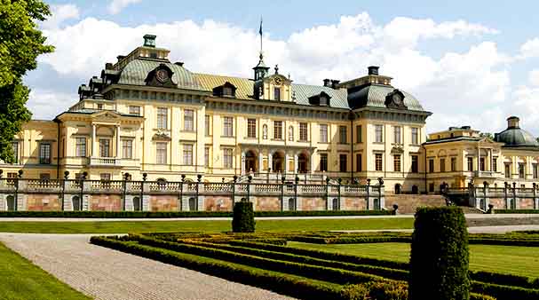 Drottningholm Palace diakui Queen Silvia memang berhantu/©stockholmpass.com