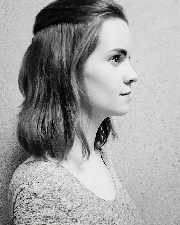 Dari samping, Kari makin terlihat mirip dengan Emma © Instagram.com/kariellex