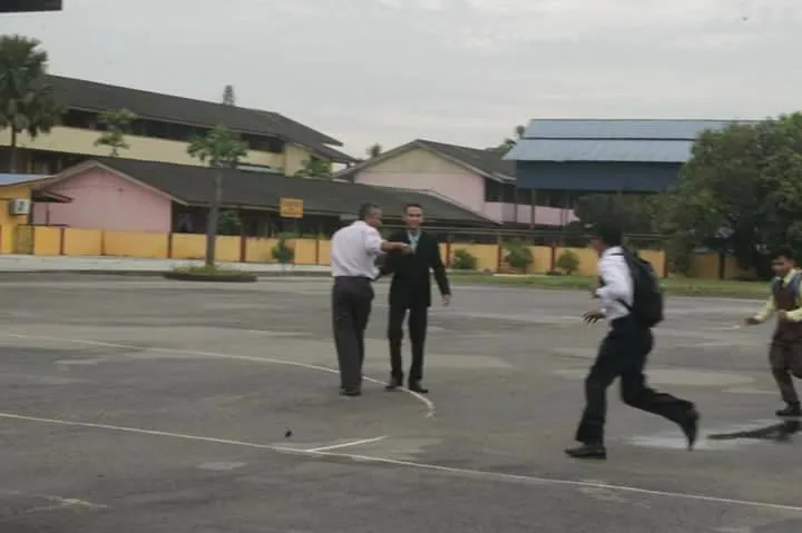 Ketika ketahuan guru BP, para guru ini harus siap menerima konsekuensi perbuatan mereka © Facebook.com/Azman Ar