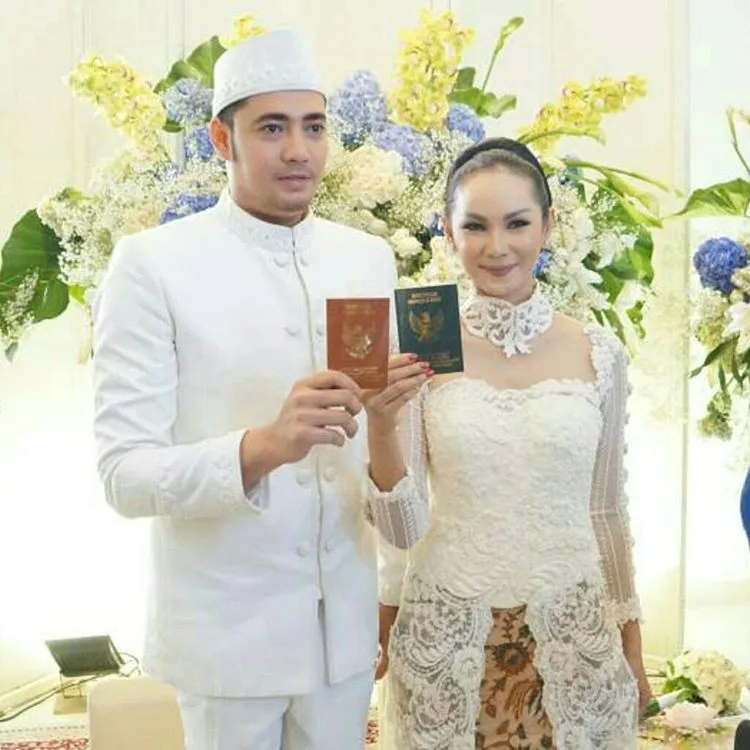 Kalina dan Hendra menikah satu hari sebelum bulan Ramadan tiba. 姆nstagram.com/brutusrumahmode