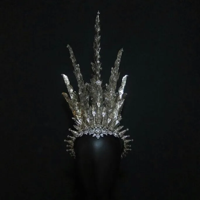 Headpiece ini terbuat dari kristal Swarovski dan Zircon © instagram.com/rinaldyyunardiofficial