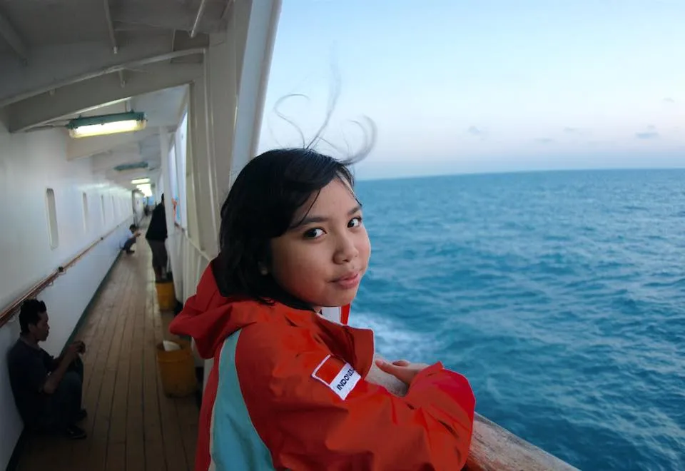 Ikyu, seorang gadis yang mendapatkan hadiah keliling Indonesia saat lulus SD dan belajar banyak hal tentang Indonesia © Facebook.com/Iwan Esjepe