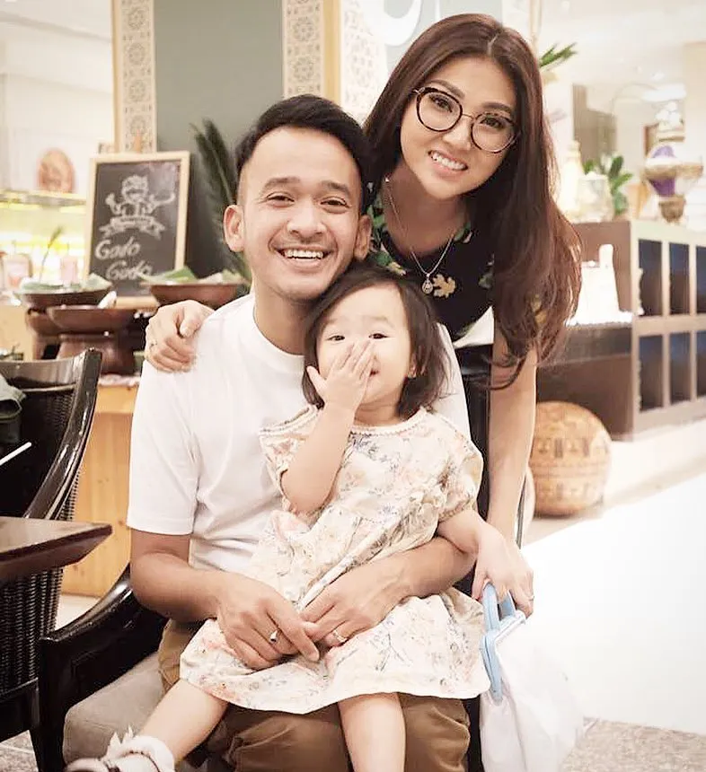 Keluarga Ruben Onsu merayakan ulang tahun kedua Thalia dengan makan malam sederhana © instagram.com/ruben_onsu