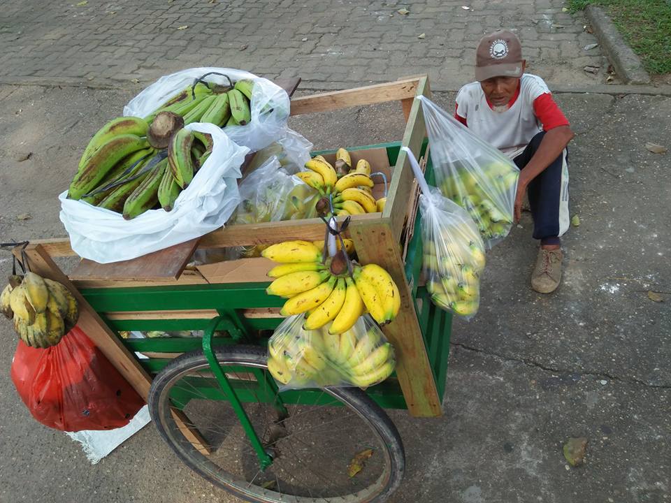 Uang Rp 1,1 Juta yang dibawa di kantongnya tersebut akan digunakan untuk membeli kursi menjelang lebaran © Facebook.com/TommyReza Chokolatoz