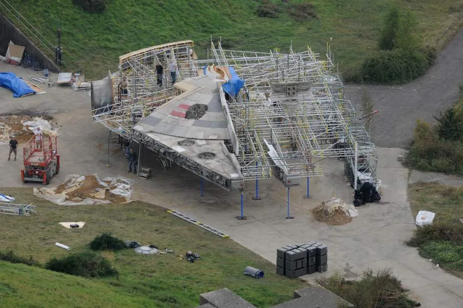 Milennium Falcon © STAR WARS