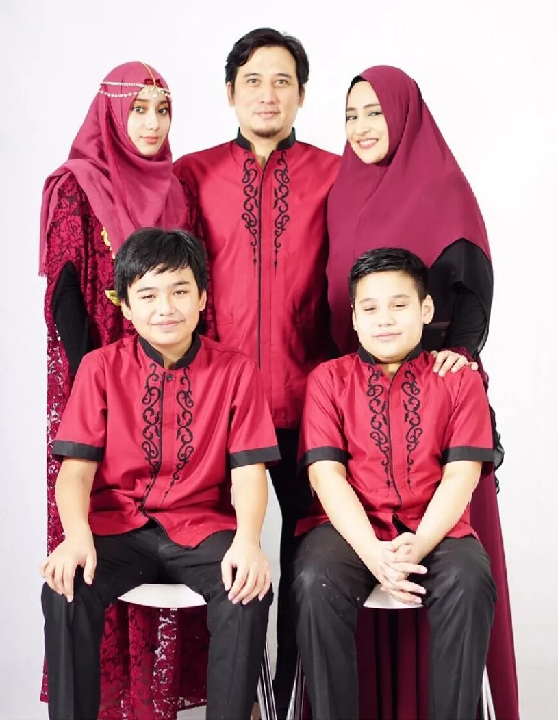 Cindy dan Firman sudah 18 tahun bersama dan dikaruniai 3 buah hati © Instagram/cindyfatikasari18