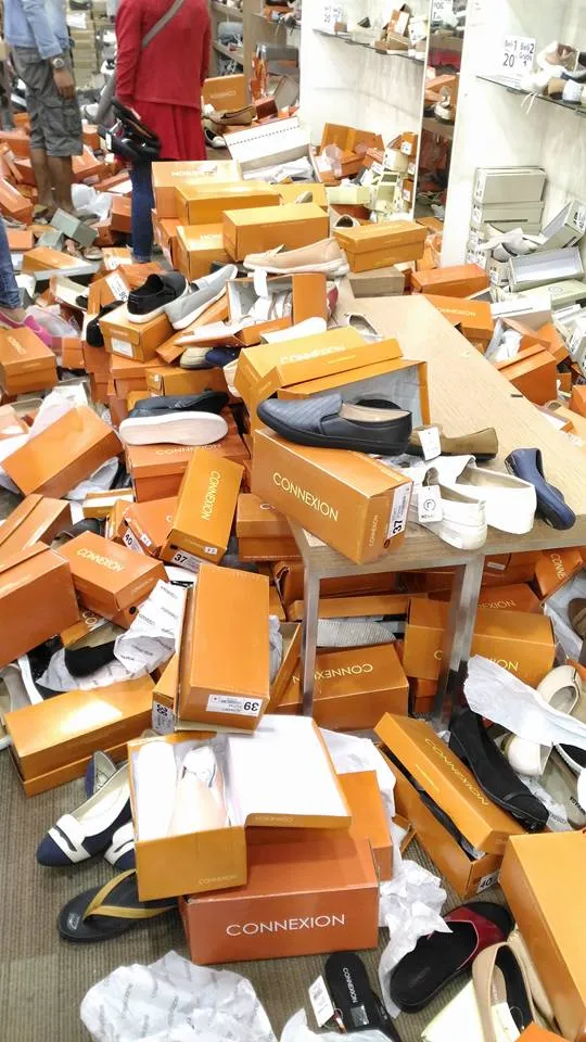 Di balik potret ini, para pramuniaga pasti bekerja lebih keras dari biasanya © Facebook.com/Nie Anggra