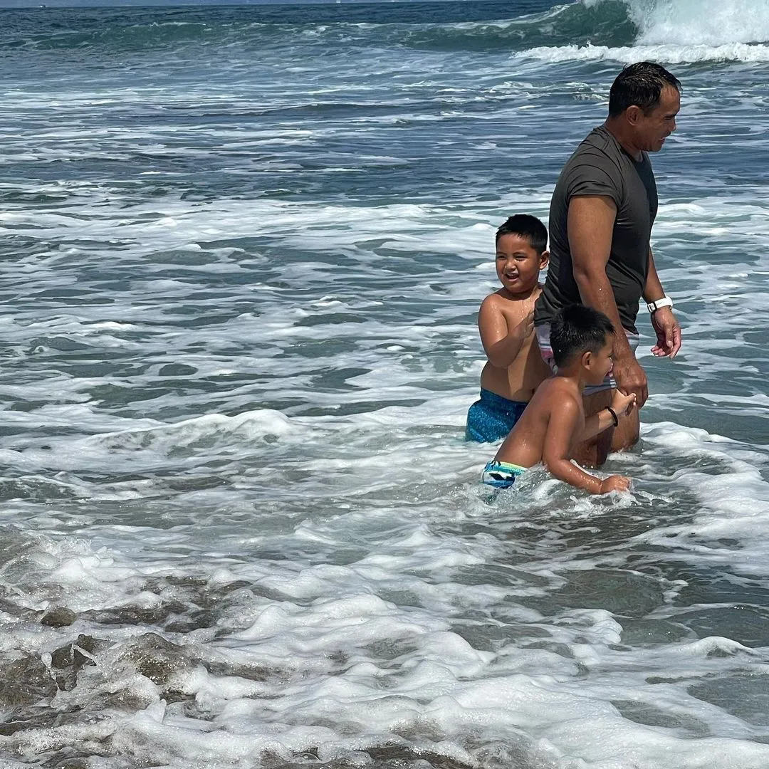 Keluarga Ardi Bakrie dan Nia Ramadhani Saat Liburan (Credit: Instagram/ardibakrie)
