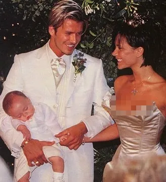 Victoria juga mengucapkan selamat untuk sang suami © Instagram.com/victoriabeckham