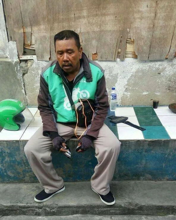 Seorang ojek transportasi online dihipnotis dan kehilangan motor sebagai alat untuk bekerja satu-satunya © instagram.com/dramaojol.id