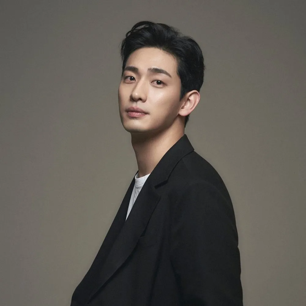 Yoon Park akan berperan sebagai Bin Dae Young dalam drama terbaru 'DOCTOR SLUMP' - instagram.com/h_and_ent