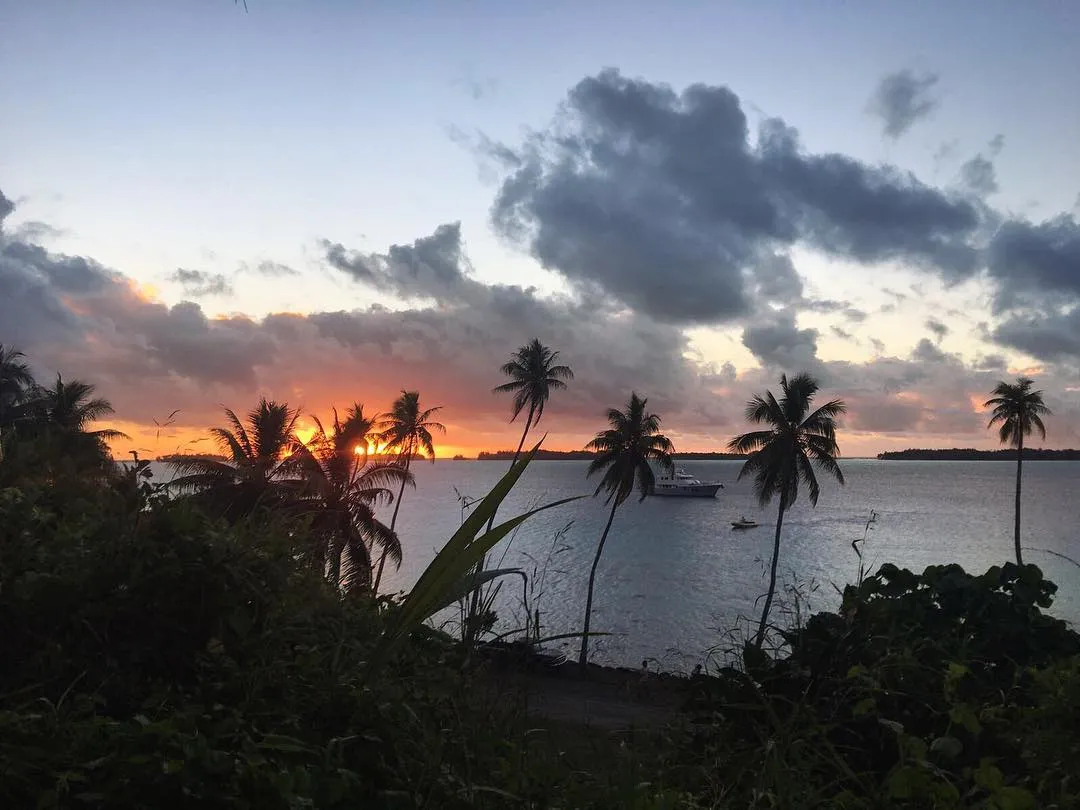 Irina menunjukkan keindahan alam Tahiti © Instagram.com/irinashayk