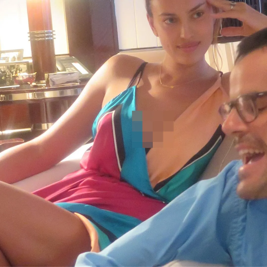 Irina tampak happy saat liburan © therealdvf