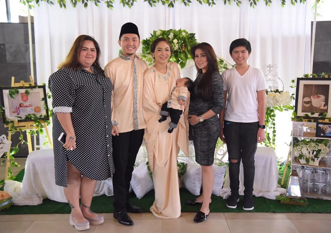Olla Ramlan juga hadir di acara aqiqah putra Omesh © instagram.com/ollaramlanaufar