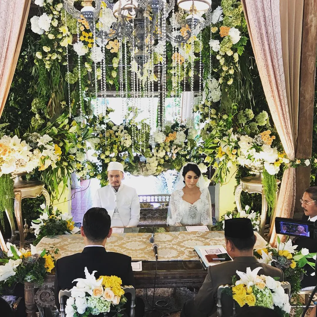 Akad nikah Tyas Mirasih dan Raiden Soedjono. ©instagram.com/temmykryptonite