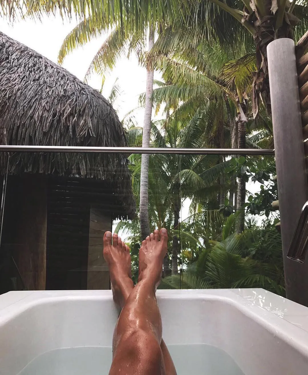 Irina Shayk masih bisa bersantai meski sudah punya anak © Instagram.com/irinashayk