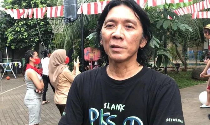 Adakan Lomba di Kediamannya