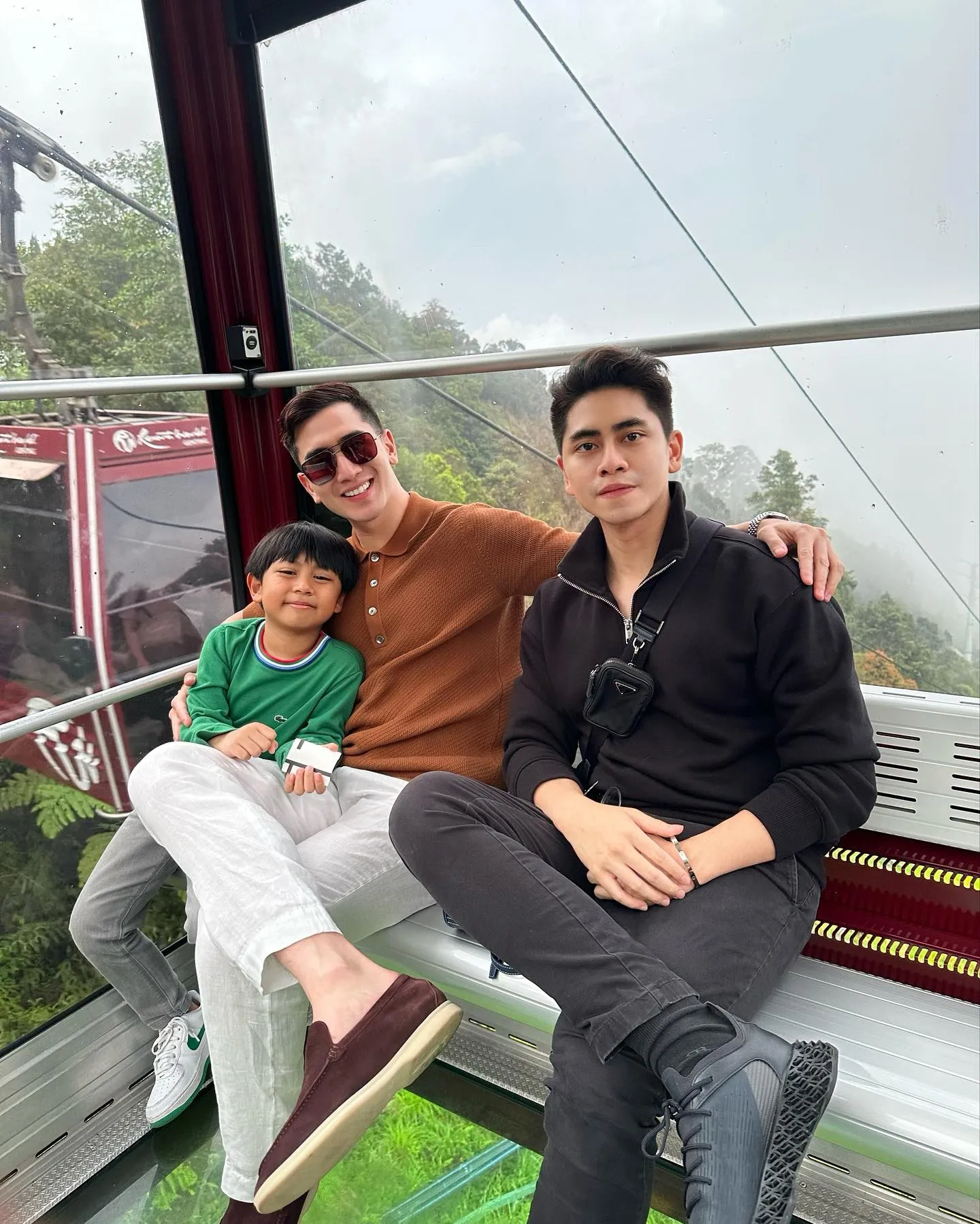 Potret liburan Verrell Bramasta dan dua adik (credit: Instagram.com/bramastavrl/)