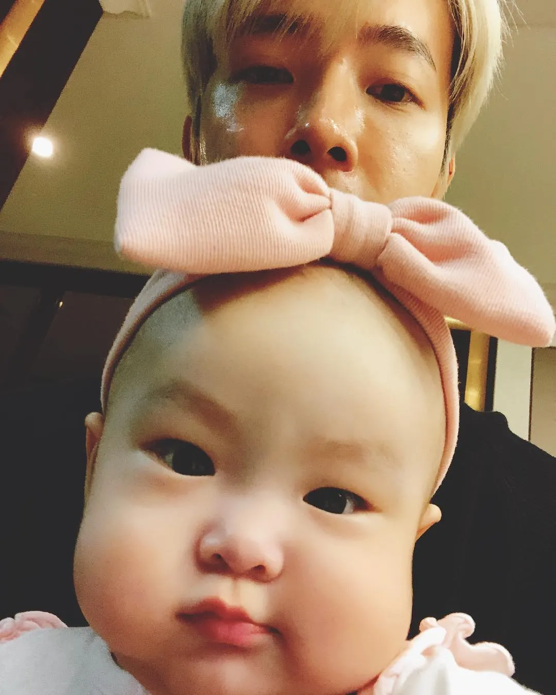 Donghae dan bayi imut © instagram.com/leedonghae