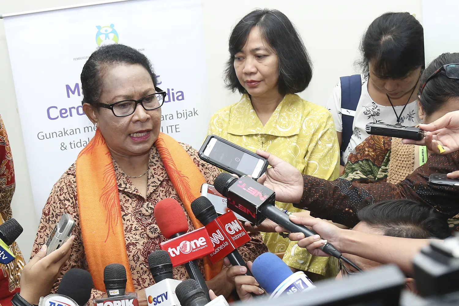 Menteri Pemberdayaan Perempuan dan Perlindungan Anak Indonesia, Yohana Yembise memberi pernyataan soal seni #MakanMayit yang sempat viral di sosial media. ©kemenpppa.go.id