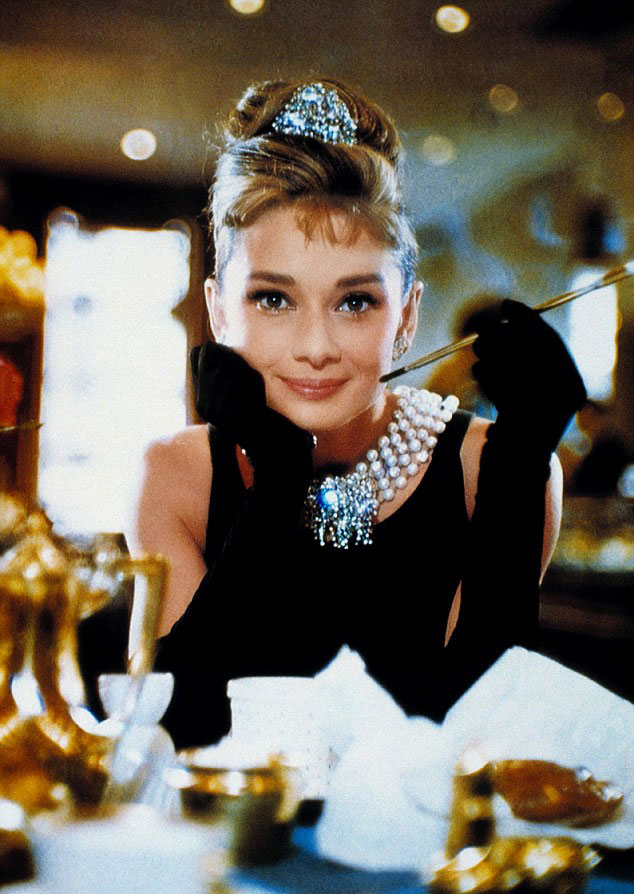 Audrey Hepburn inspirasi penampilan Rihanna? © Splashnews.com