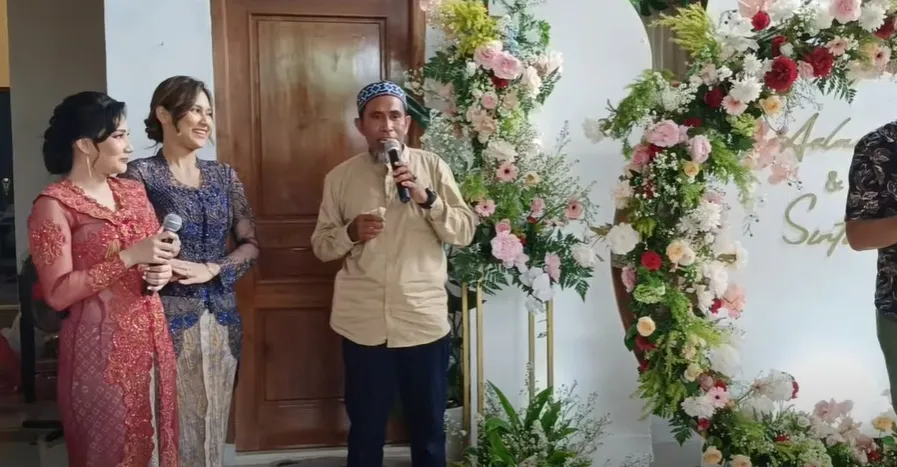 Dampingi Sang Adik Lamaran