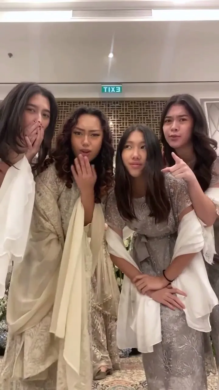 Potret keempat anak Tora Sudiro di pengajian jelang pernikahan sang kakak (credit: Instagram.com/t_orasudi_ro)