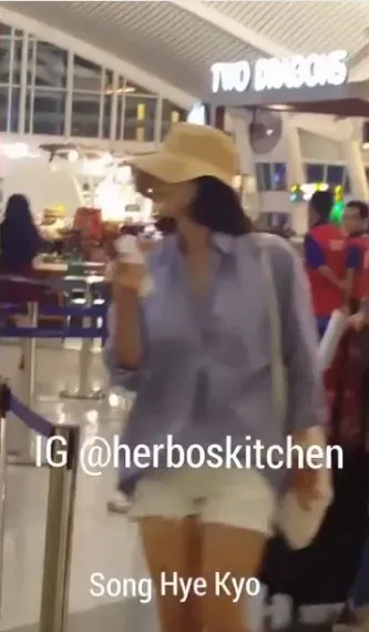 Song Hye Kyo di bandara Ngurah Rai (15/6) © instagram.com/herboskitchen