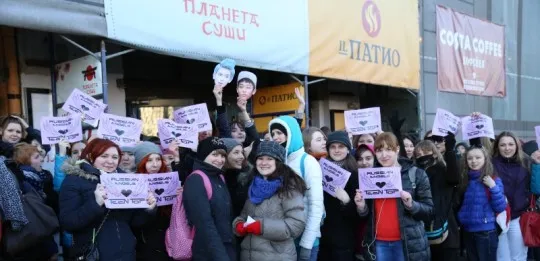 Antrian fans konser Teen Top di Rusia via Soompi