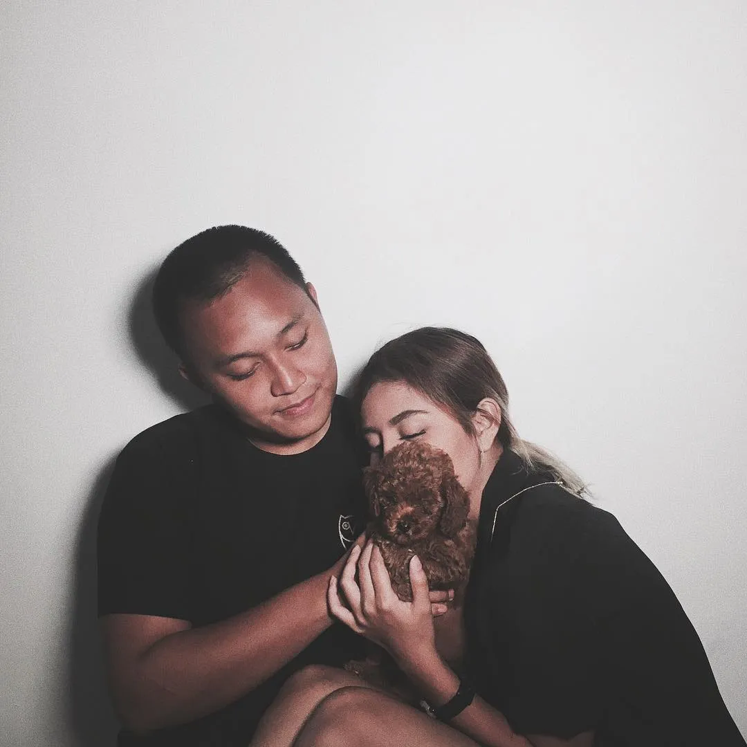 Awkarin menuliskan caption sedih yang menyiratkan bahwa Oka Mahendra meninggal dunia Š instagram.com/awkarin