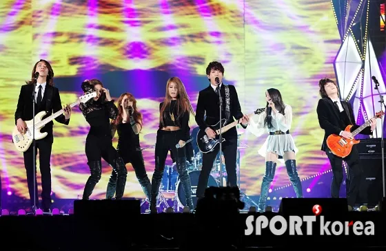 CN Blue ketika menghadiri sebuah event musik pada 2011 silam ©Sports Korea