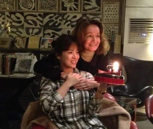 Rayakan ulang tahun sederhana dengan teman sesama agensi ©soompi.com