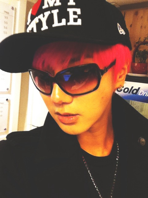 Yesung Super Junior Ubah Warna Rambut Jadi Pink Menyala 