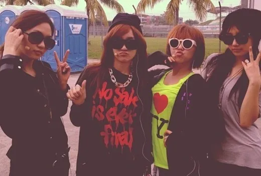 miss A berfoto dengan gaya mereka yang fierce. ©soompi.com