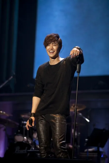 Banyaknya fans yang belum mendapat tiket, membuat Kim Hyun Joong memutuskan menggelar konser tambahan ©allkpop.com
