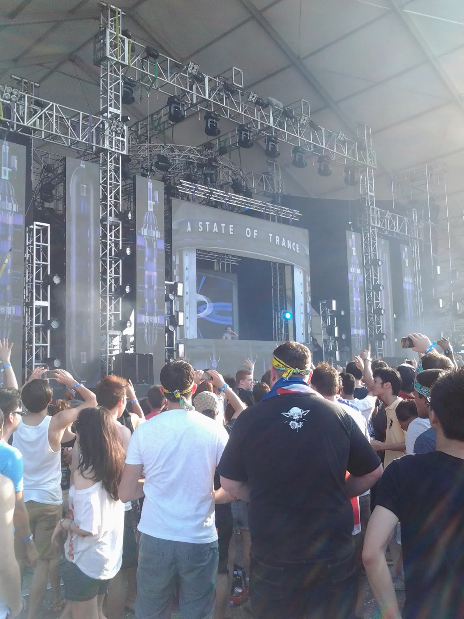 Panggung ASOT 600 sejak siang sudah memanas