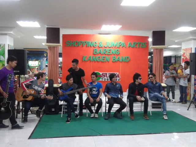 Menghibur fans di Cirebon, Kangen Band penuh semangat ©Pitta Sekar Wangi