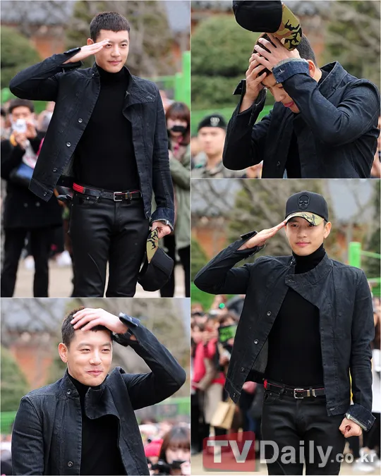 Memberikan penghormatan, Se7en siap menjalani wajib militer ©allkpop.com