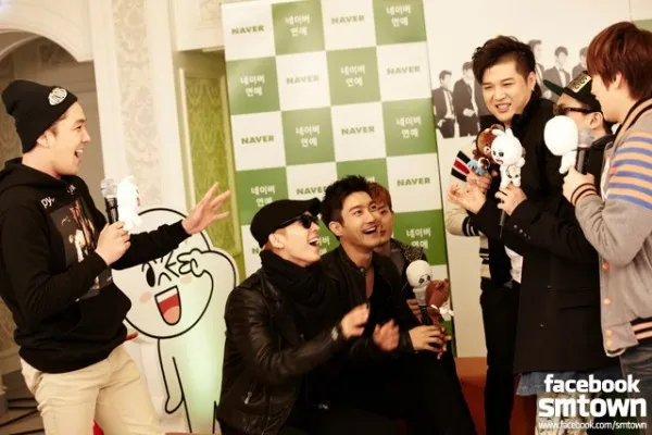 Bercanda dengan member lain, Super Junior tampak begitu senang