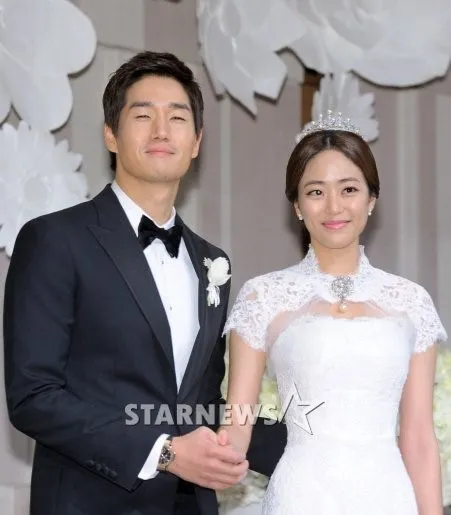 Kim Hyo Jin dan Yoo Ji Tae saat menikah @soompi.com