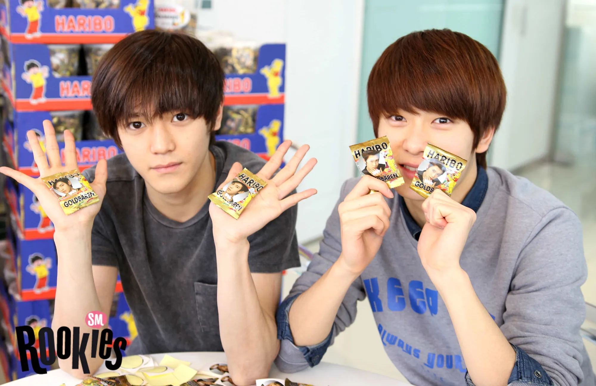 Taeyoung dan Jaehyun saat merayakan SMTown Week @S.M.ROOKIES official website