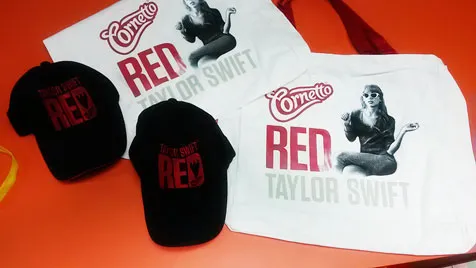 Mau dua merchandise menarik ini? 