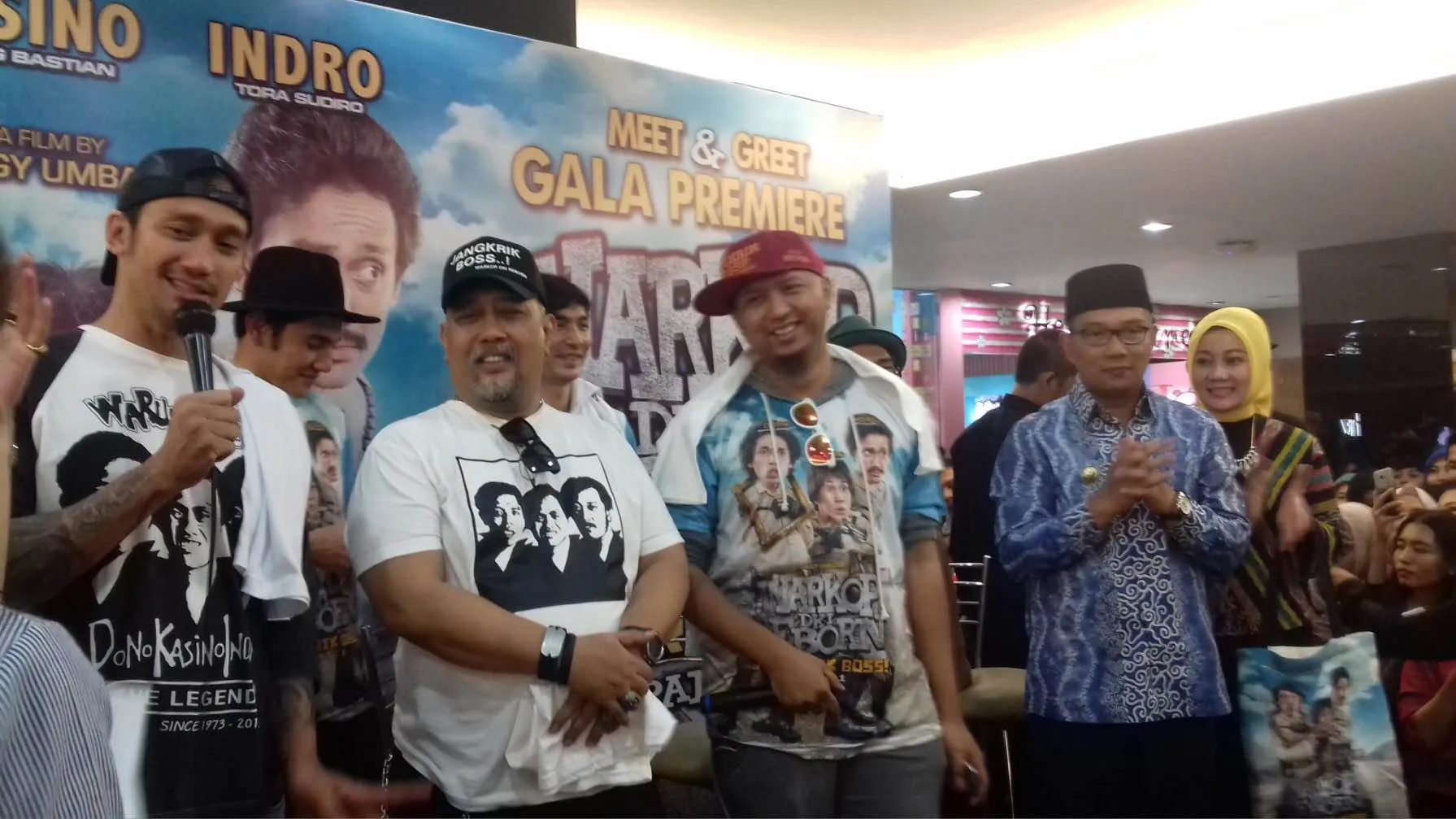 Kang Emil bareng para pemeran 'WARKOP DKI REBORN' © KapanLagi.com®/Abbas Aditya