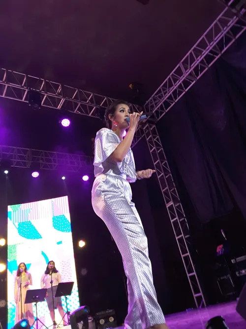 Seperti ini penampilan cantik Raisa saat konser di Malang © KapanLagi.com/Pipit Safitri