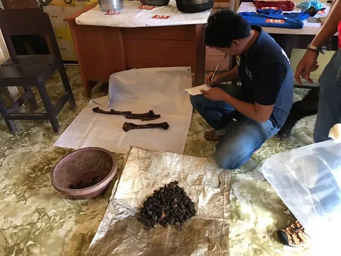 Barang bukti yang ditemukan polisi membuktikan bahwa orangutan tersebut juga dijadikan sebagai hidangan untuk dimasak © merdeka.com